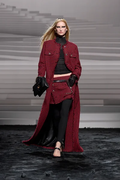 Look 15